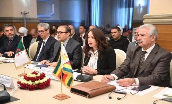 الجزائر وزيمبابوي تعززان تعاونهما الاقتصادي بإنشاء مجلس أعمال مشترك