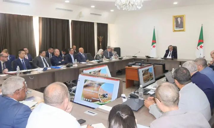 اجتماع تنسيقي تحضيرا لإطلاق مشروع الخط السكة الحديدية الرابط بين شمال البلاد وتمنراست