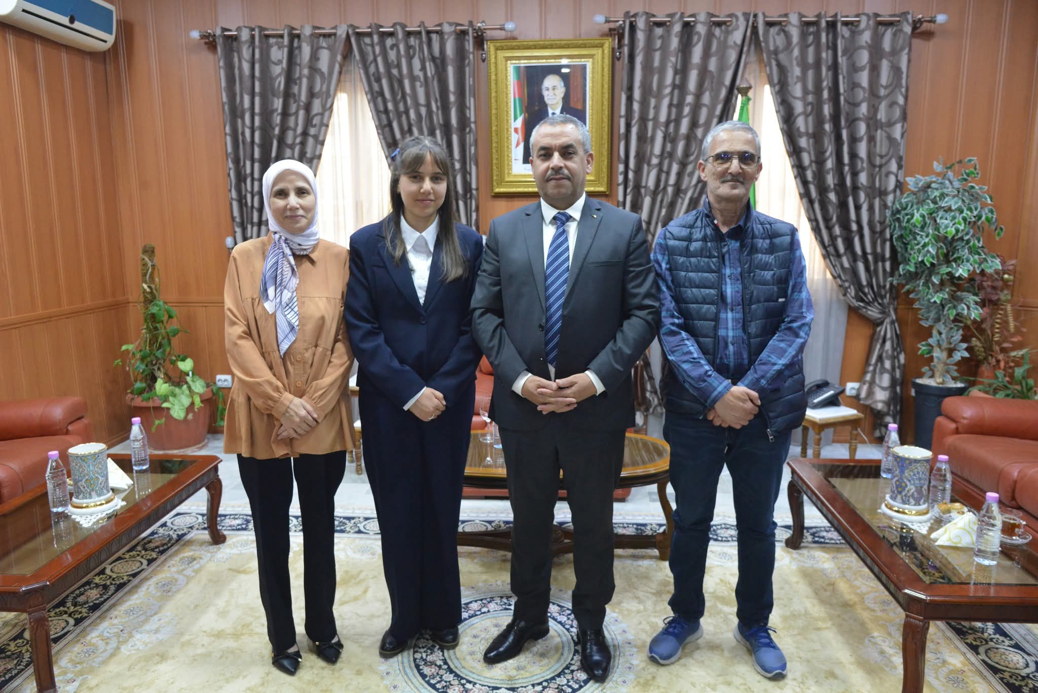 وزير التربية يستقبل التلميذة النابغة منار بن مستورة