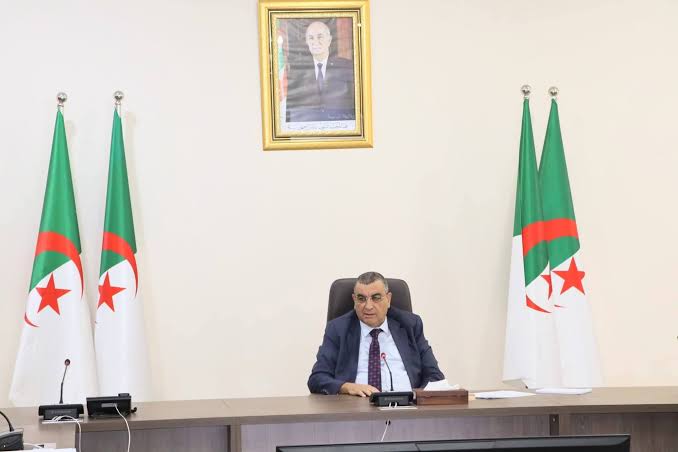 وزير الأشغال العمومية يترأس اجتماعا هاما
