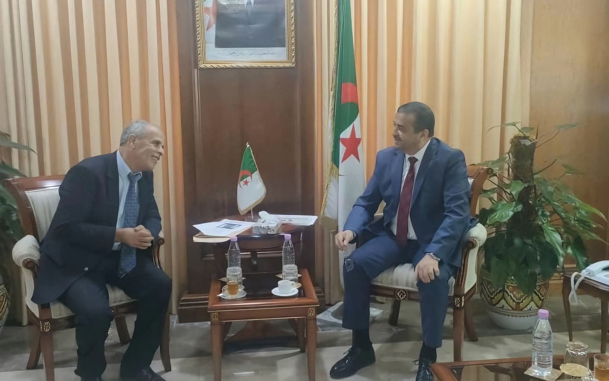 تشجيع الكفاءات الوطنية: عرقاب يستقبل الباحث الجزائري عبد الرحمان عبان