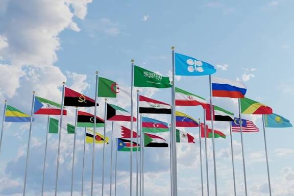 الجزائر تشارك في اجتماع أوبك+ وتؤكد تثبيت الإنتاج إلى مارس 2026