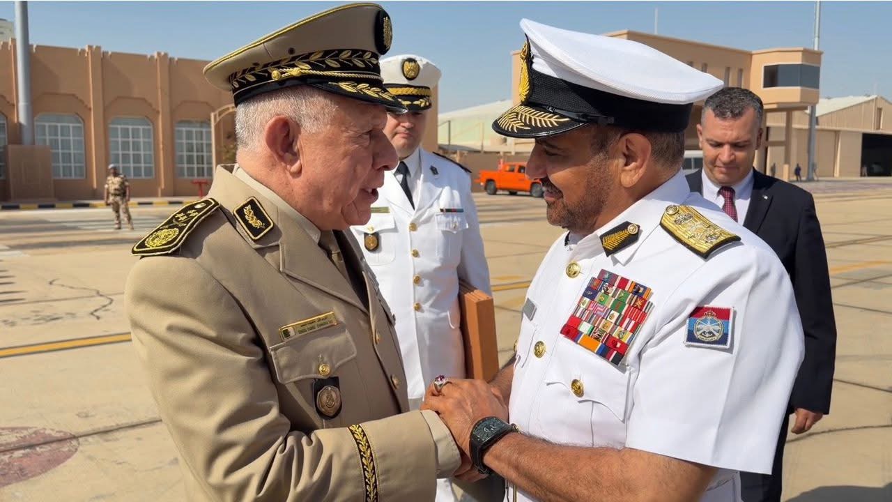اختتام زيارة الفريق أول السعيد شنقريحة إلى سلطنة عمان