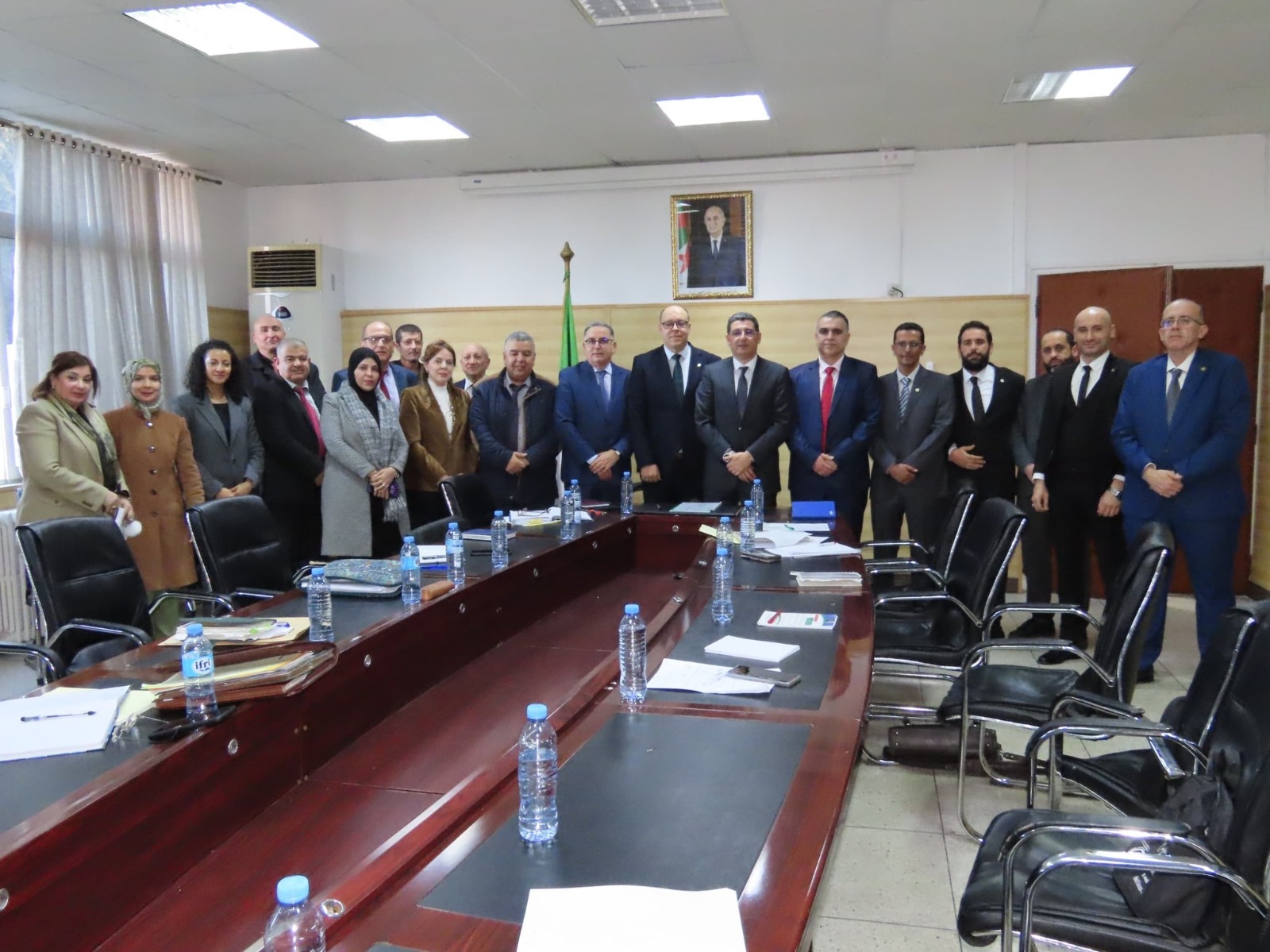 وزير الصحة يجتمع بالنقابة الوطنية للصيادلة الخواص لبحث الانشغالات المهنية بما يعزز جودة التكفل الصحي