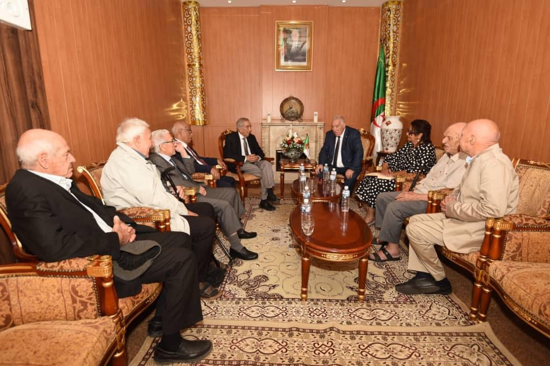 وزير المجاهدين يستقبل رئيس جمعية “المالغ” الوزير الأسبق دحو ولد قابلية