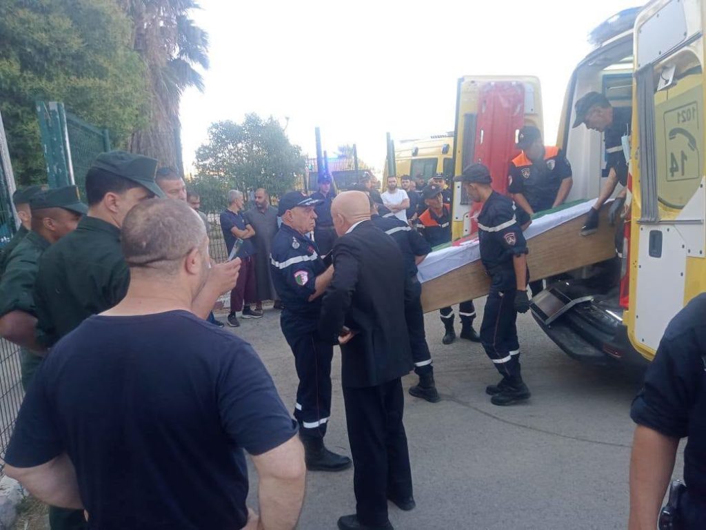 استلام 12 جثمانًا من ضحايا فاجعة حافلة بومرداس بمستشفى سطيف