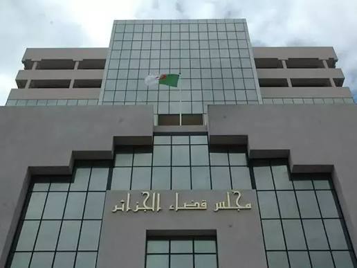 5 سنوات حبسا نافذا للمتهمين بتدنيس الراية الوطنية