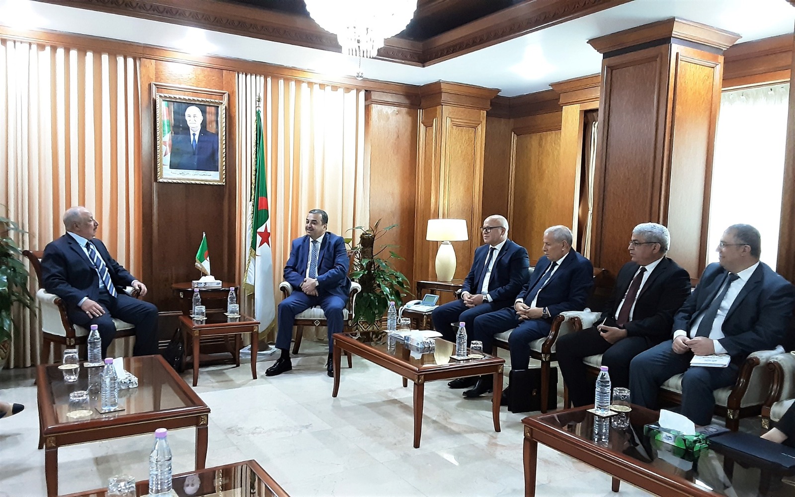 شركة مترو القابضة الكويتية تسعى للاستثمار في انتاج الهيدروجين الأخضر بالجزائر