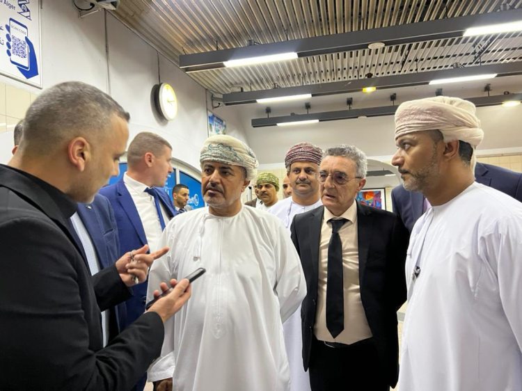 وزير النقل العُماني يزور مترو الجزائر