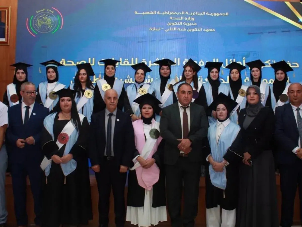 تخرج الدفعة الثانية عشرة لشبه الطبيين والدفعة العاشرة للقابلات