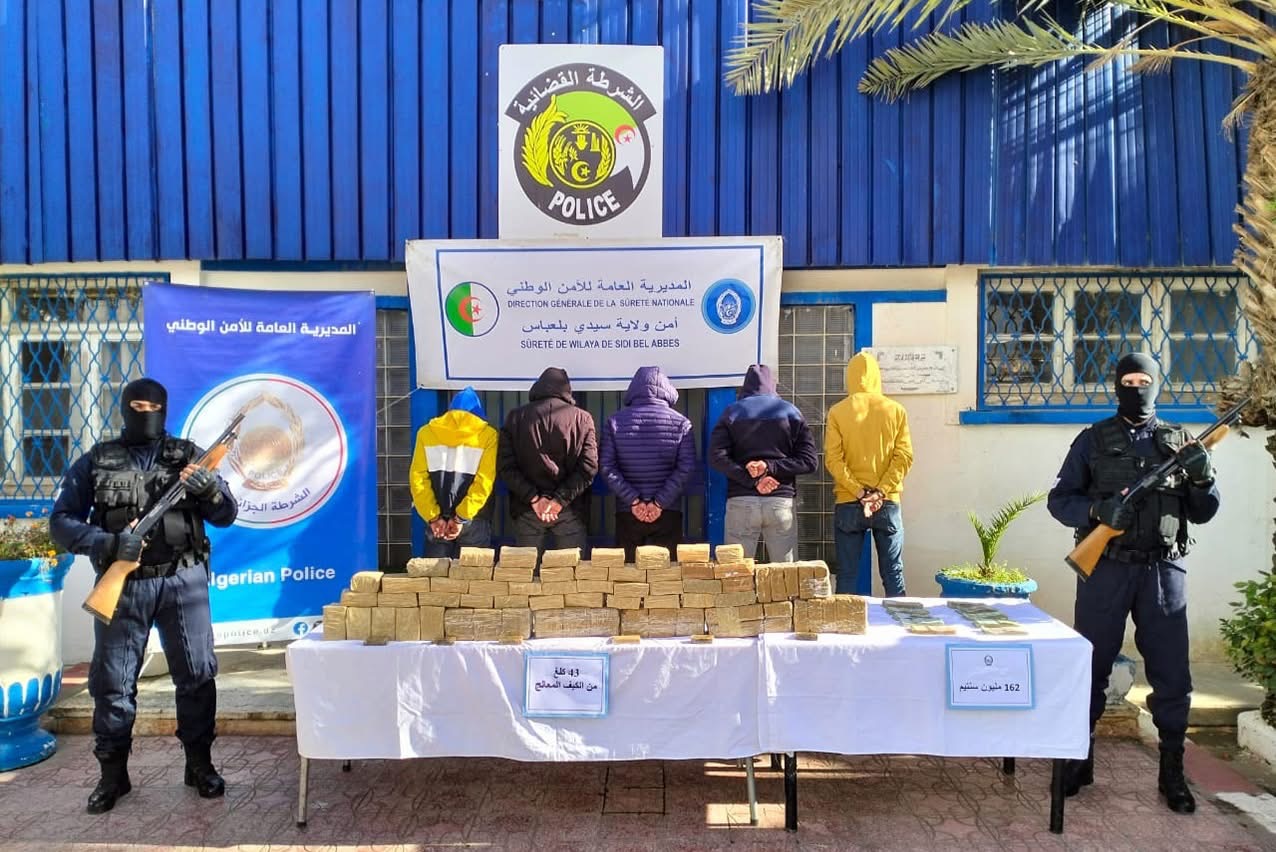 سيدي بلعباس: توقيف شبكة إجرامية وضبط 43 كلغ من الكيف المعالج