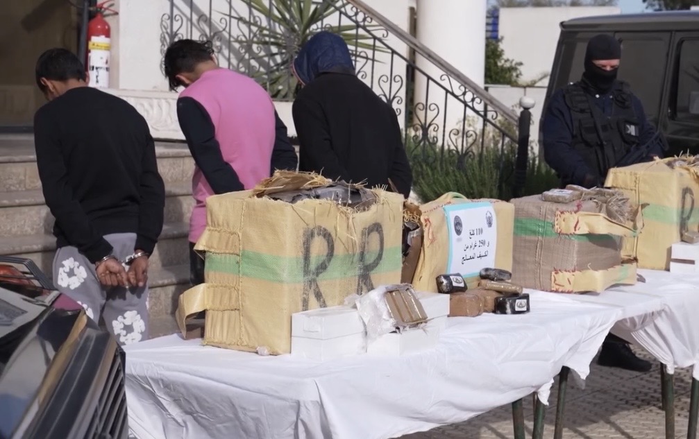 الأمن الوطني يحجز أكثر من قنطار من الكيف المعالج ويوقف شبكة إجرامية قادمة من المغرب