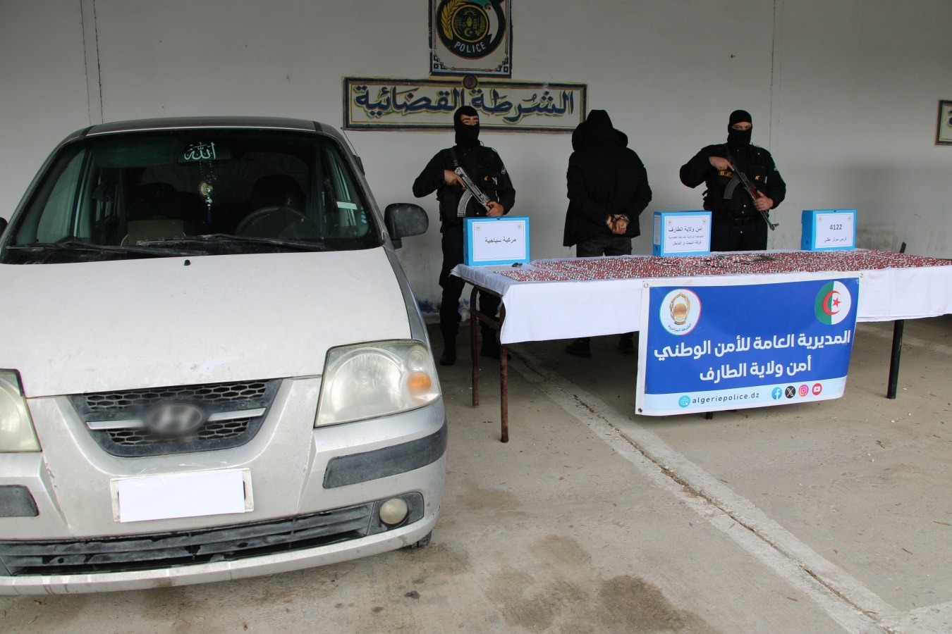 الإطاحة بشبكة لترويج المهلوسات وحجز 4122 كبسولة كانت مخبأة داخل سيارة بالطارف