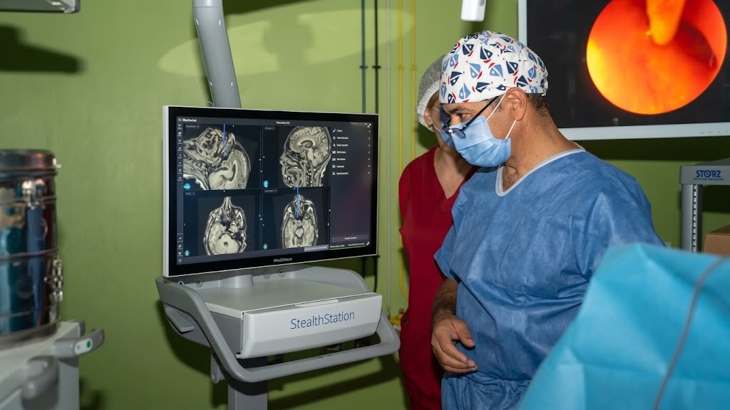 لأول مرة بشمال إفريقيا..مستشفى البليدة يُدخل تقنية متطورة للملاحة العصبية في جراحة الدماغ