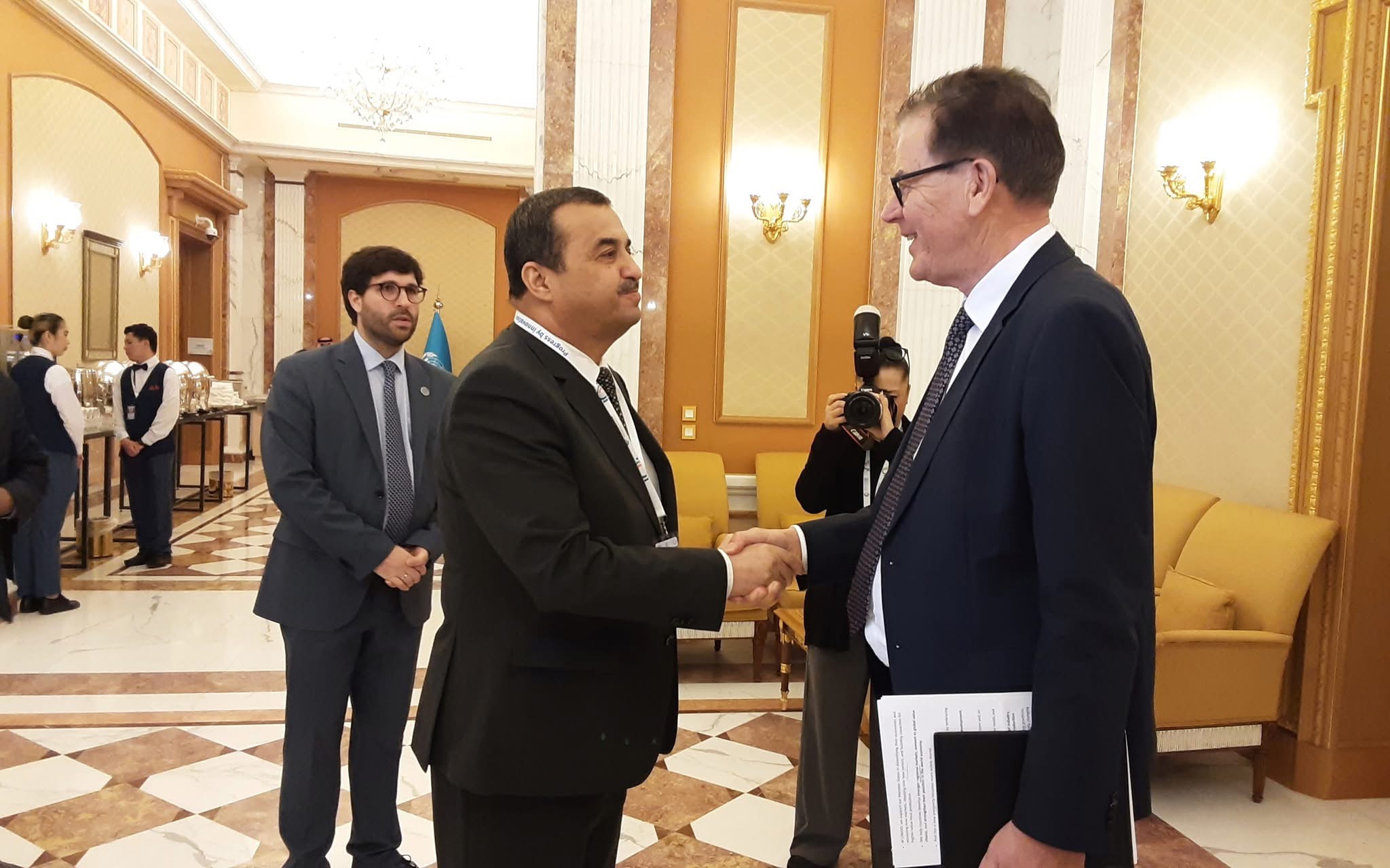 عرقاب يتحادث مع المدير العام لمنظمة الأمم المتحدة للتنمية الصناعية بالرياض