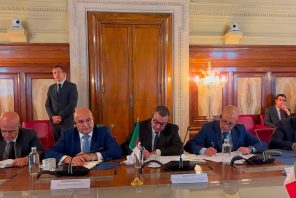 وزير الداخلية يعقد جلسة عمل مع نظيره الإيطالي بروما