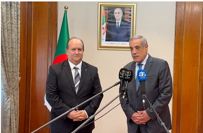 سيفي غريب يستلم مهامه رسميا كوزير أول بالنيابة