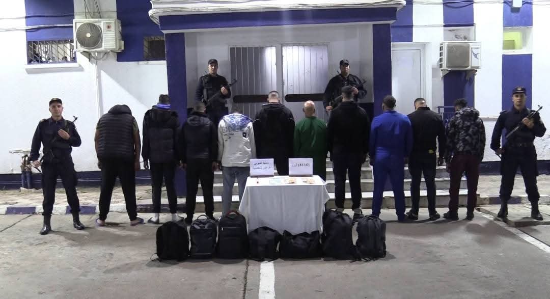 العاصمة: إحباط محاولة إبحار سري وتوقيف 11 شخص مع ضبط مبلغ مالي بالعملة الصعبة