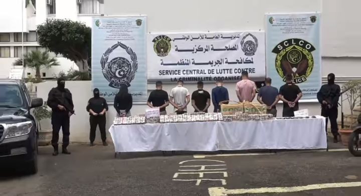 الإطاحة ببارون مخدرات وضبط أزيد من قنطار من “الكيف” مصدره المغرب