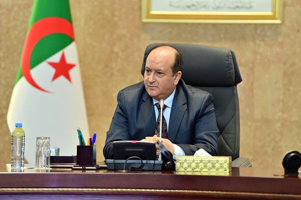 الوزير الأول يتباحث مع نظيره الموريتاني لتعزيز التعاون الثنائي