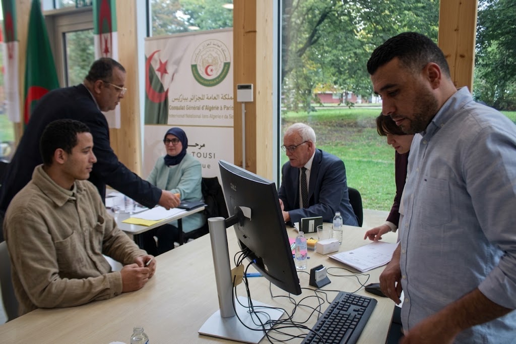 القنصلية الجزائرية ببروكسل تسهّل الإجراءات الإدارية للجالية بمدينة غنت