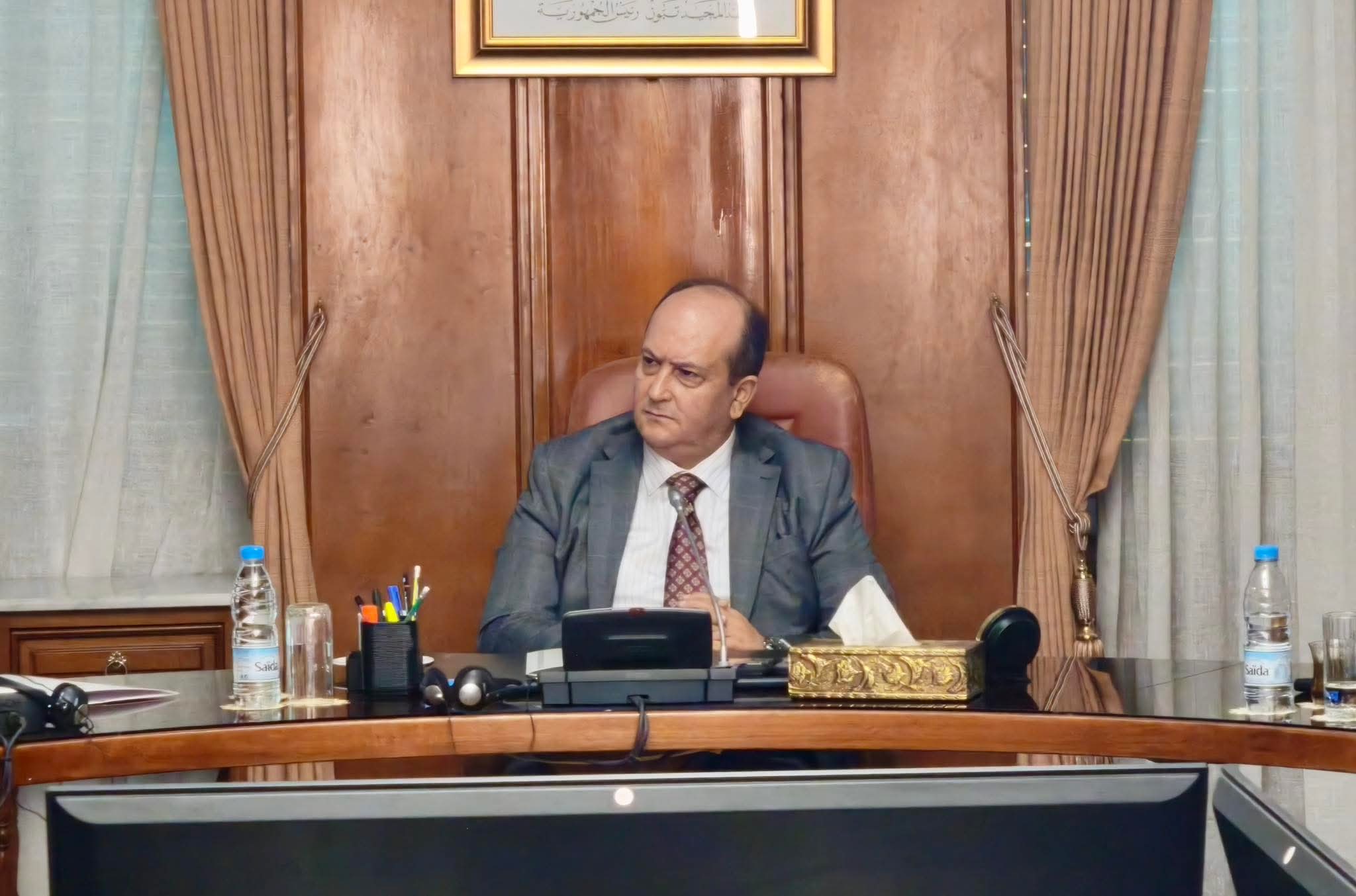الوزير الأول سيفي غريب يترأس اجتماعا للحكومة