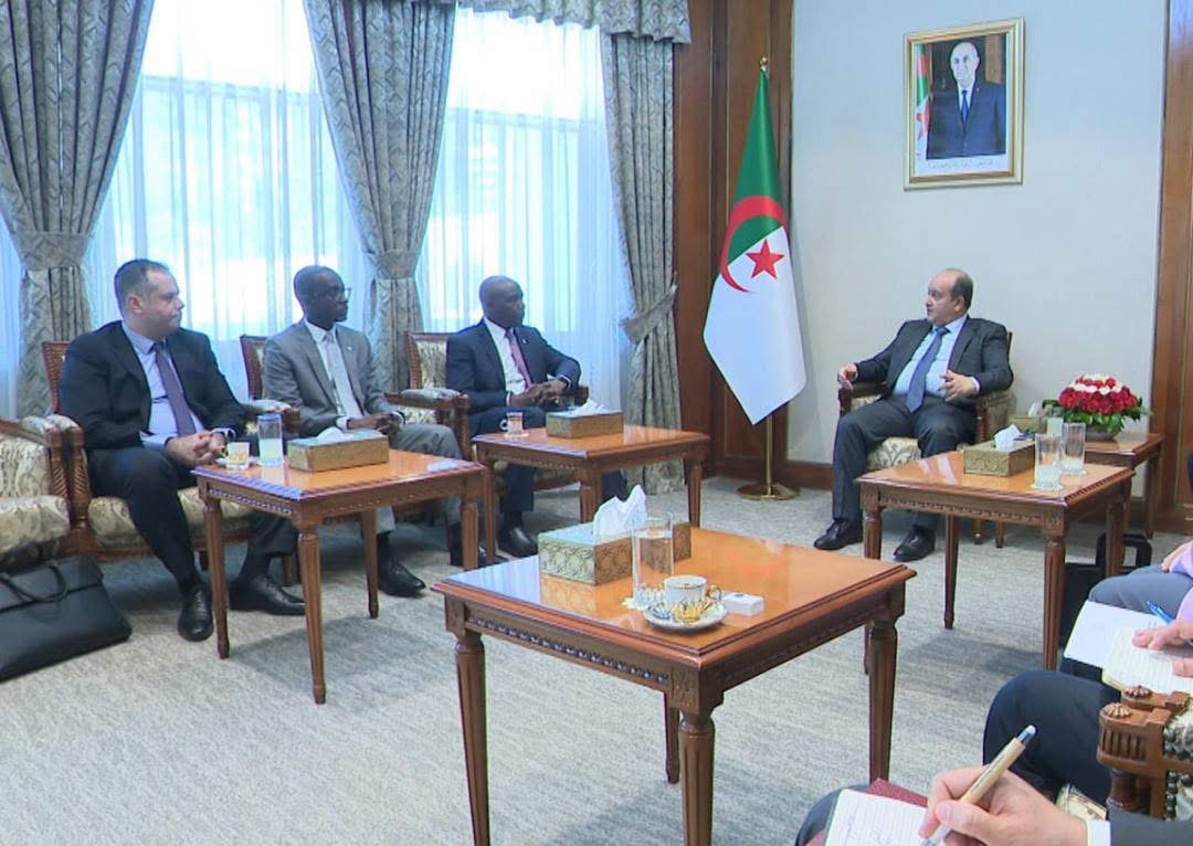 الوزير الأول يستقبل الأمين العام لمنتدى الدول المصدرة للغاز