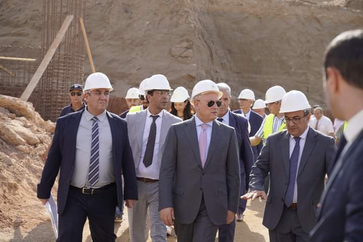 وزير التجارة يقوم بزيارة تفقدية لمشروع قصر معارض