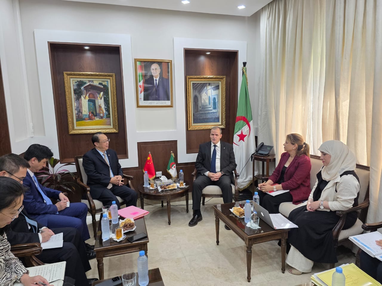 الجزائر-الصين: رزيق يبحث مع السفير الصيني سبل تعزيز التعاون الاقتصادي