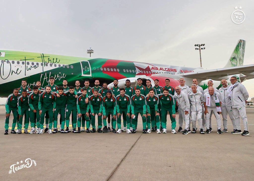 طائرة المنتخب الوطني تحط بأرض الوطن