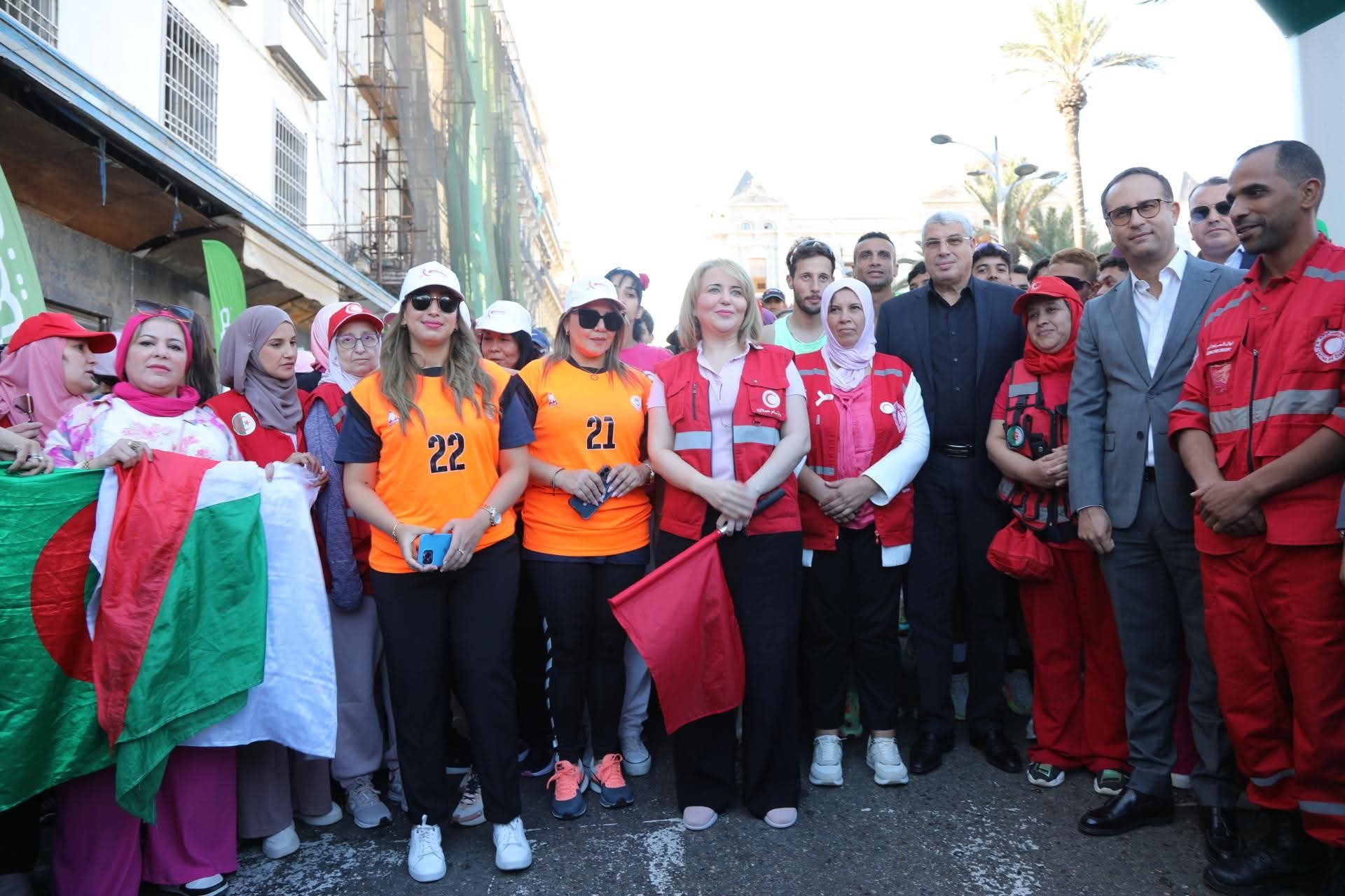 وهران: انطلاق الماراثون الوردي للتحسيس والوقاية من سرطان الثدي وعنق الرحم