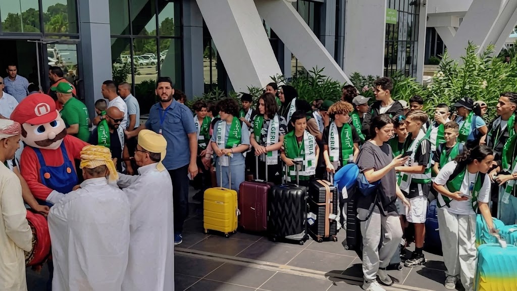 وزارة الشباب تستقبل أولى أفواج أبناء الجالية للمشاركة في المخيمات الصيفية