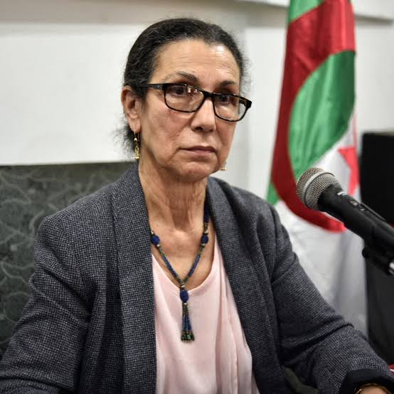 لويزة حنون تشيد بقرار رئيس الجمهورية بتسوية وضعية الشباب الجزائري بالخارج في وضعيات هشة وغير قانونية