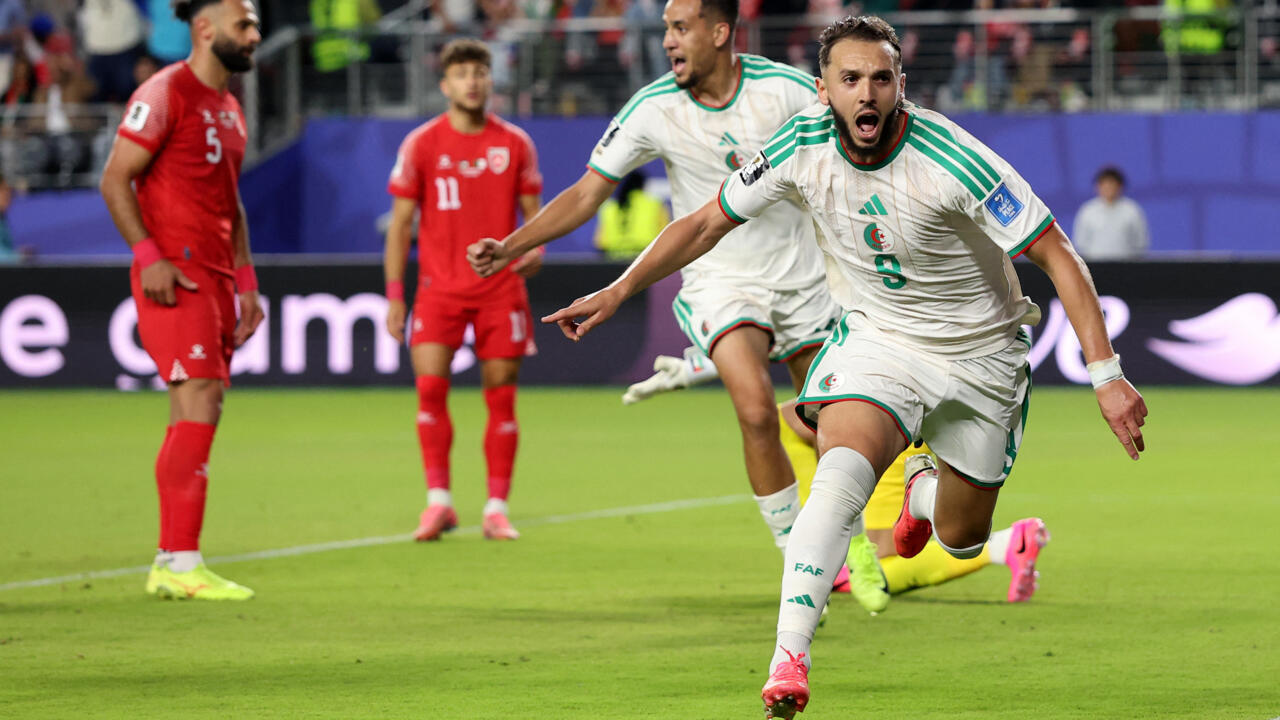 الجزائر تُقصي الأردن من كأس العالم بانتصار درامي في الشوط الثاني