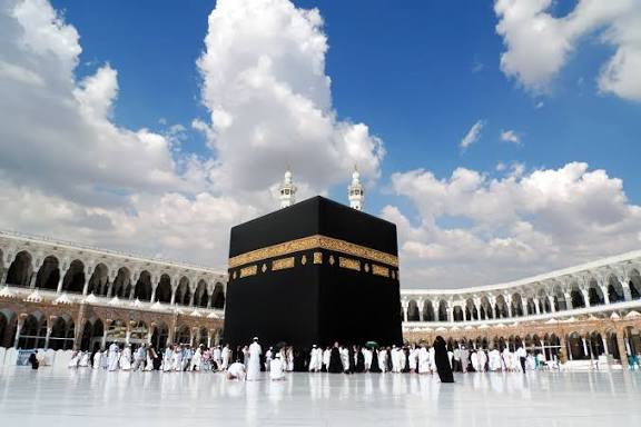 ديوان الحج والعمرة يدعو الحجاج إلى اعتماد القنوات الرسمية بخصوص مواعيد الرحلات