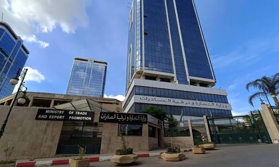 وزارة التجارة الخارجية تؤجل استقبال المتعاملين الاقتصاديين