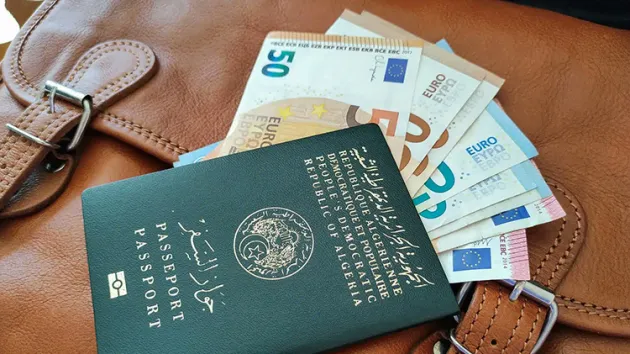 هذا موعد تفعيل بطاقة الدفع الدولية الخاصة بمنحة السفر