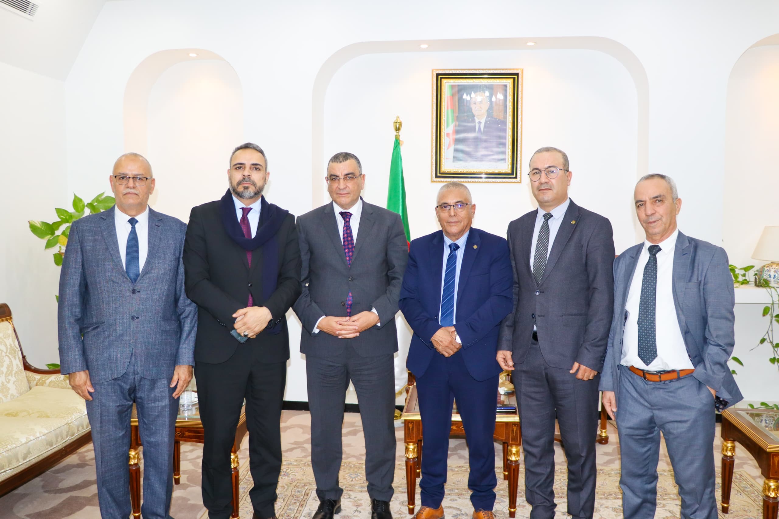 جلاوي يستقبل نوابا عن خمس ولايات ويبحث انشغالات المواطنين المتعلقة بشبكة الطرق