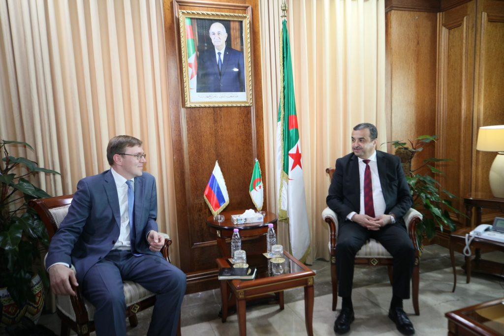 الجزائر وروسيا تبحثان آفاق التعاون الطاقوي والنووي على هامش IATF2025