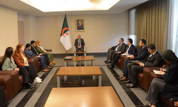السيد شايب يستقبل أعضاء المجلس الأعلى للشباب ممثلي الجالية الجزائرية بالخارج