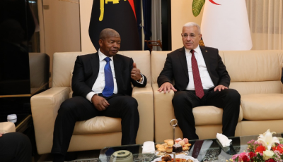 الرئيس الأنغولي يستقبل بوغالي والوزير الأول خلال زيارته الرسمية إلى الجزائر