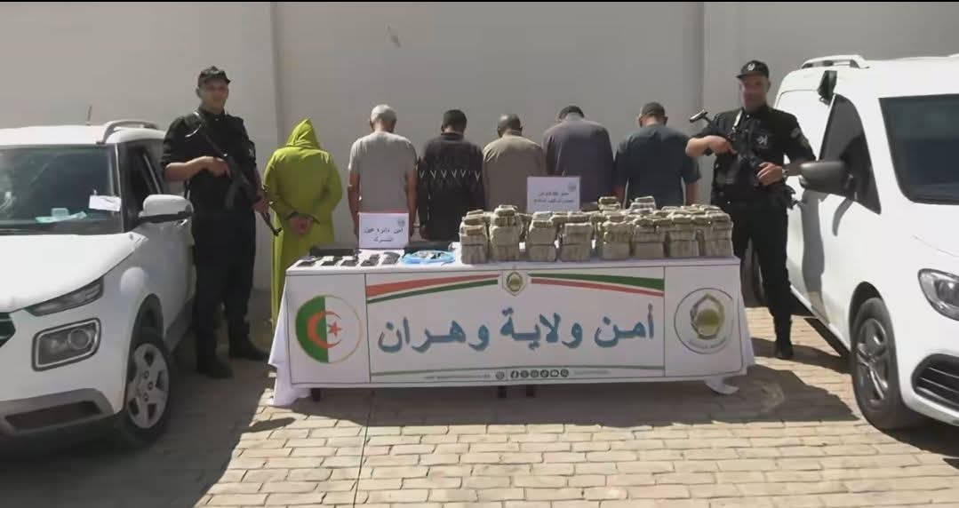 تفكيك شبكة إجرامية منظمة وحجز 80 كلغ من المخدرات قادمة من المغرب بمخبأ سري بوهران