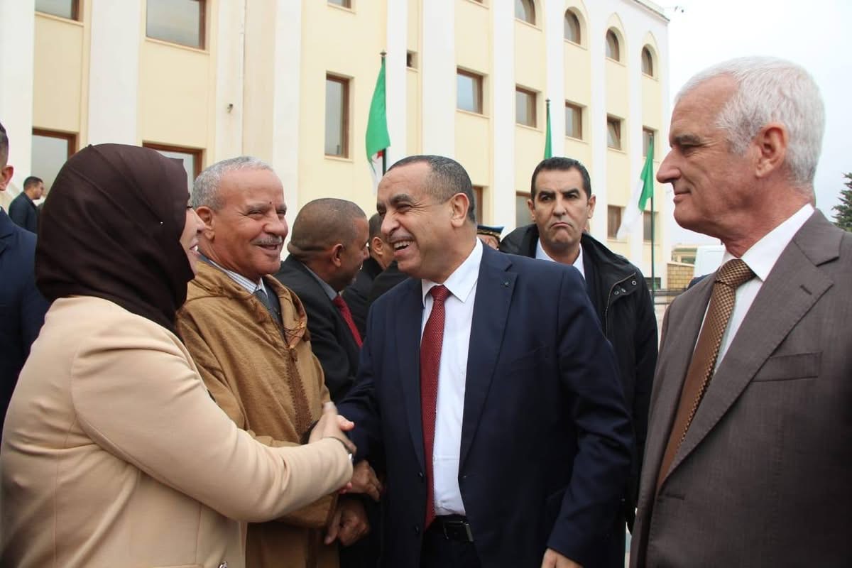 وزير الطاقة يتفقد قطاعه بولاية الجلفة ويعاين المشاريع الطاقوية قيد الإنجاز