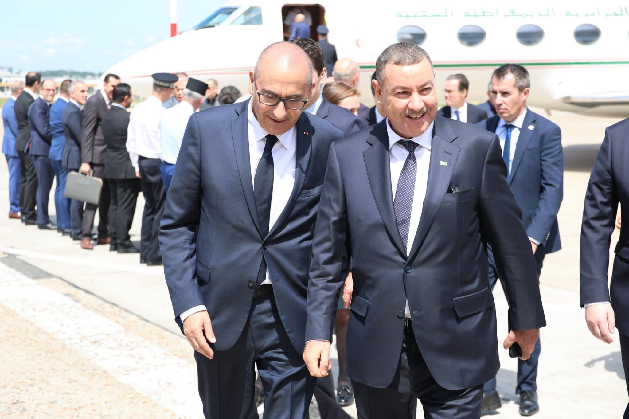 وزير الداخلية يحل بباريس في زيارة عمل ويُستقبل من طرف نظيره الفرنسي