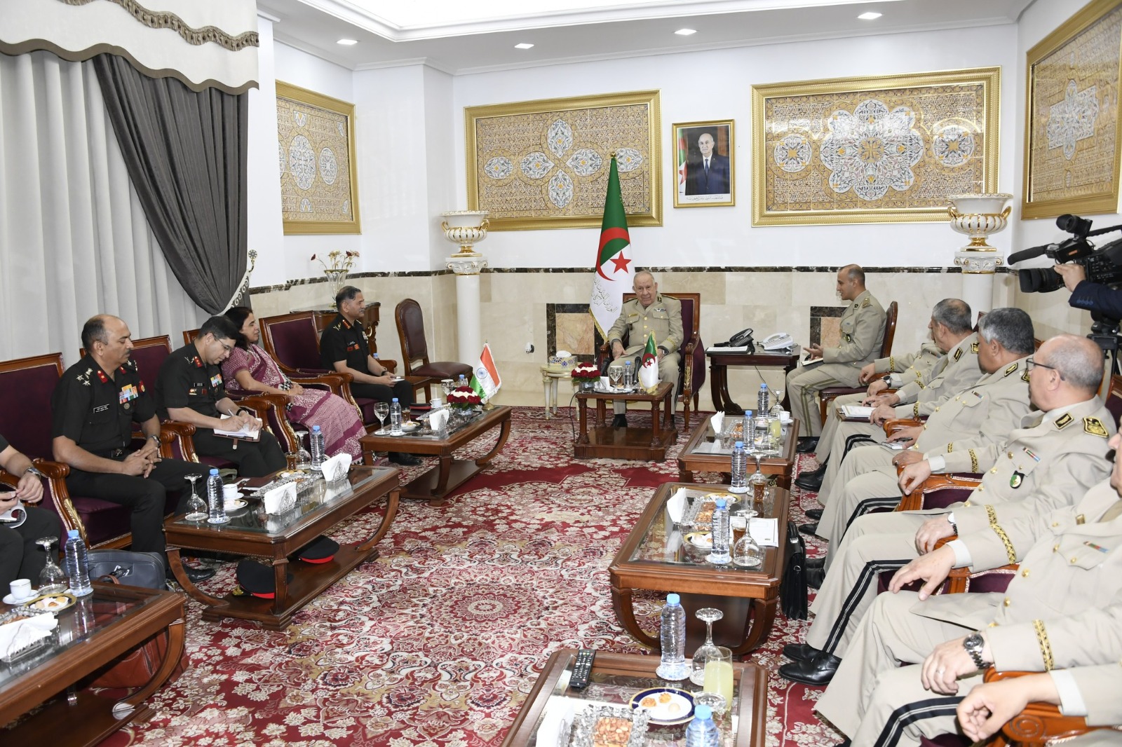 الفريق أول شنقريحة يستقبل رئيس أركان القوات البرية الهندية