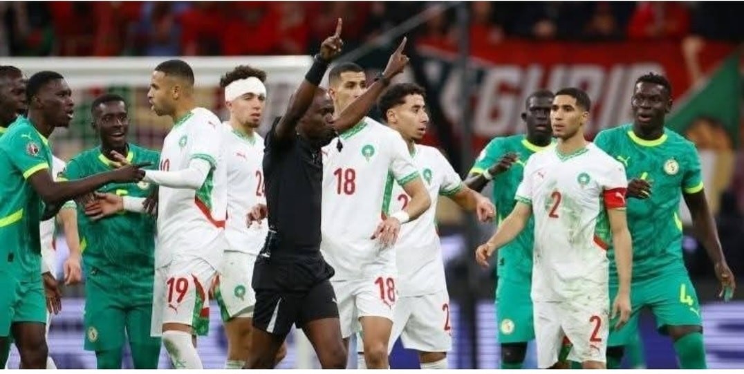 عقوبات قاسية..الـ “كاف” يصدر عقوبات نهائي السنغال والمغرب