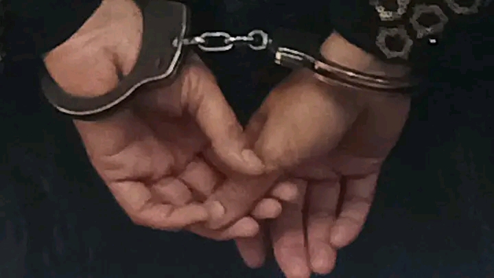قسنطينة: توقيف امرأة متورطة في سرقة 300 مليون سنتيم ومجوهرات من داخل مسكن