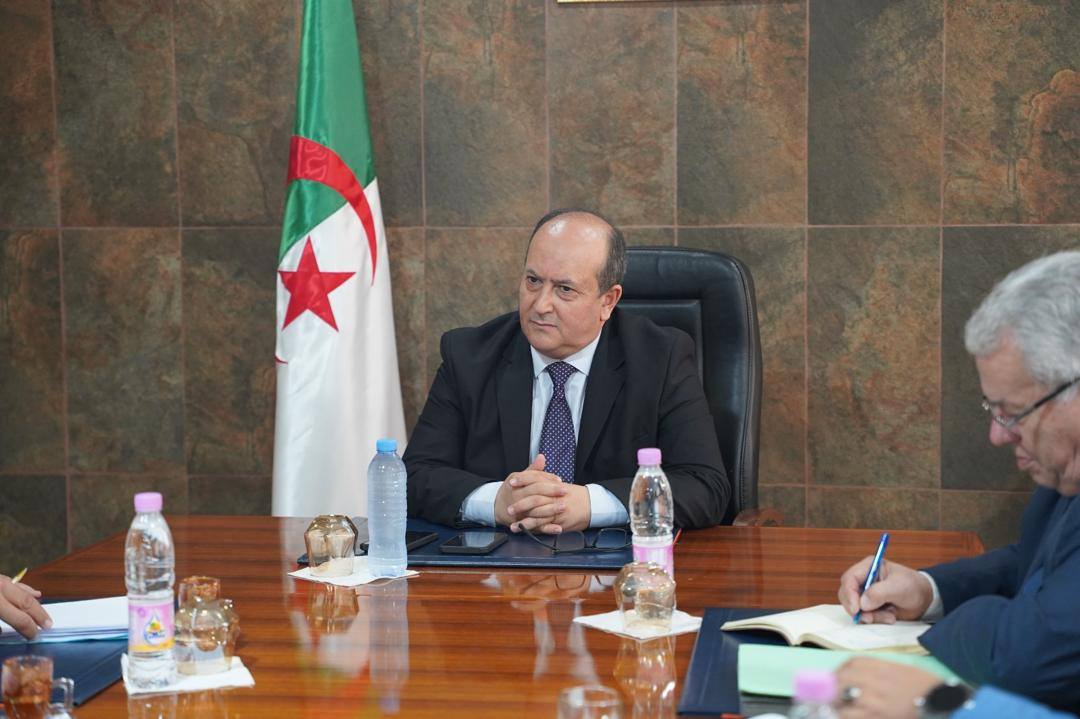 تحديد الشروط النهائية للإستيراد الفوري لـ 10 آلاف حافلة جديدة