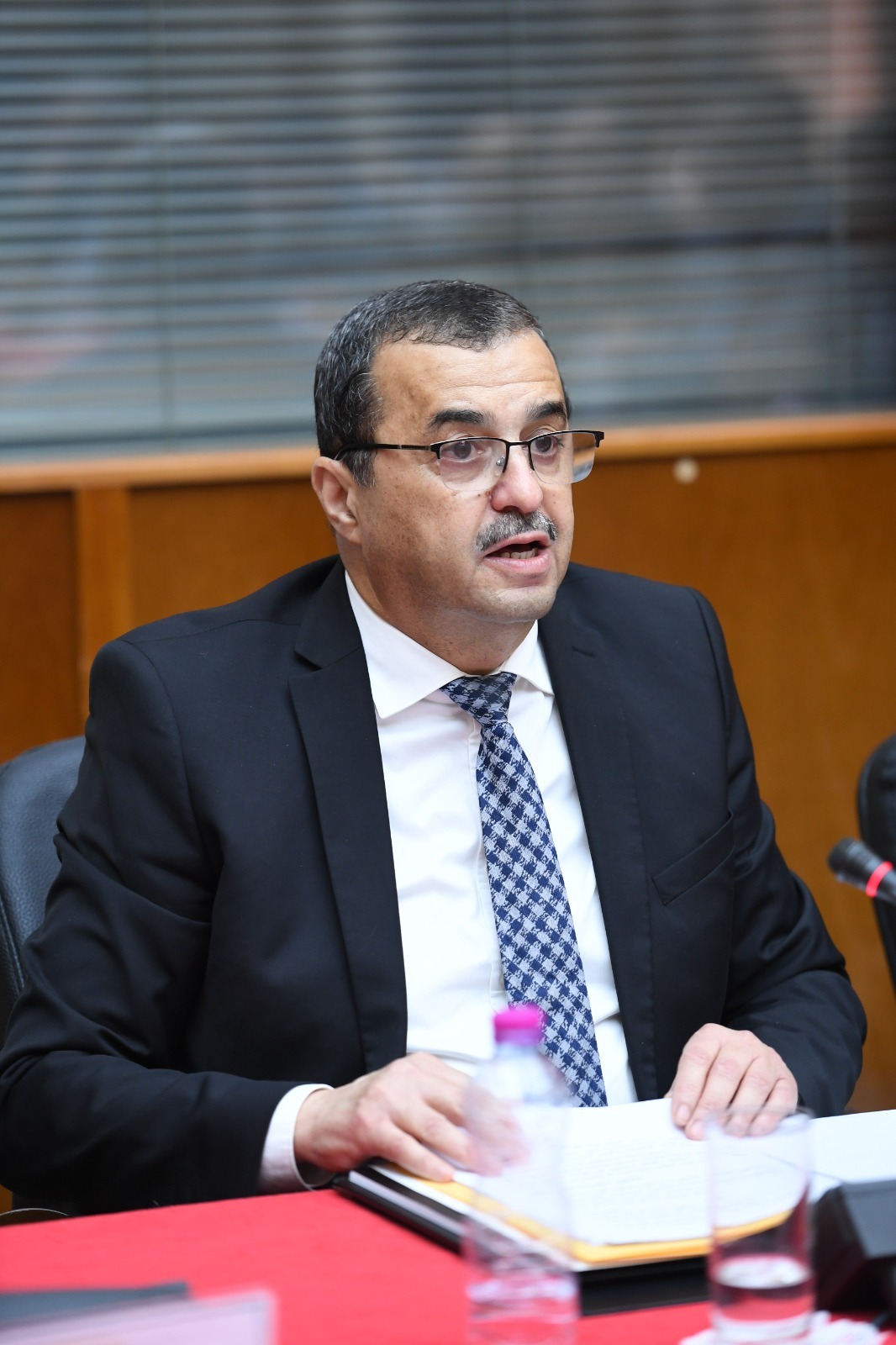 بالأرقام..عرقاب يعرض الميزانية القطاعية لسنة 2026 أمام لجنة المالية والميزانية