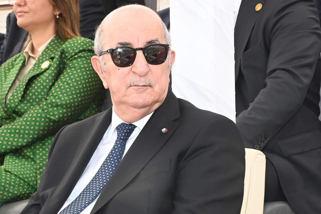 رئيس الجمهورية: يشرف على تكريم المتفوقين الأوائل في شهادة البكالوريا.